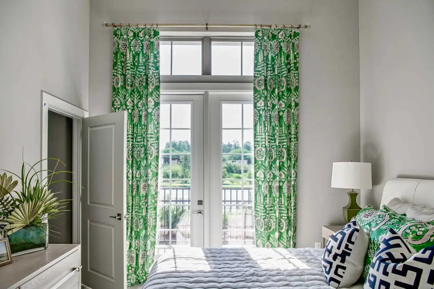 c5c314fd-fff9-4ac2-bb99-84688592eedc-1-100-o_le_upscale_strong_light_ai_40_tone_enhance_30_color_enhance_30