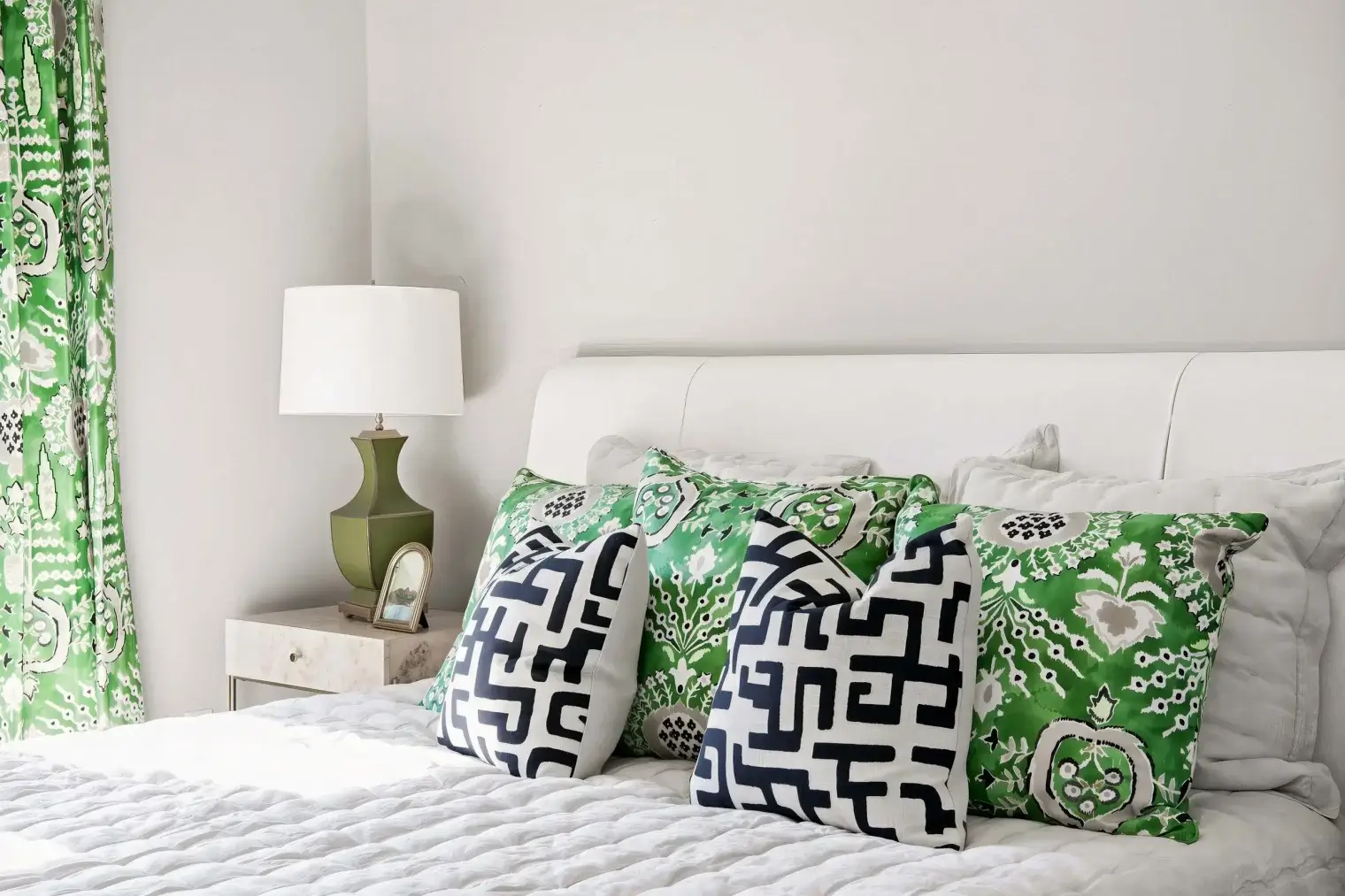 d38572ad-0881-41ab-9042-e51fb48ea8fd-1-100-o_le_upscale_strong_light_ai_40_tone_enhance_30_color_enhance_30