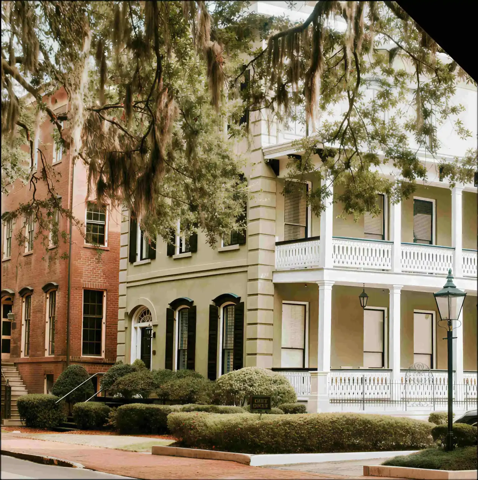 emmajames-exterior-savannah-ga-7_le_upscale_strong_light_ai_40_tone_enhance_30_color_enhance_30