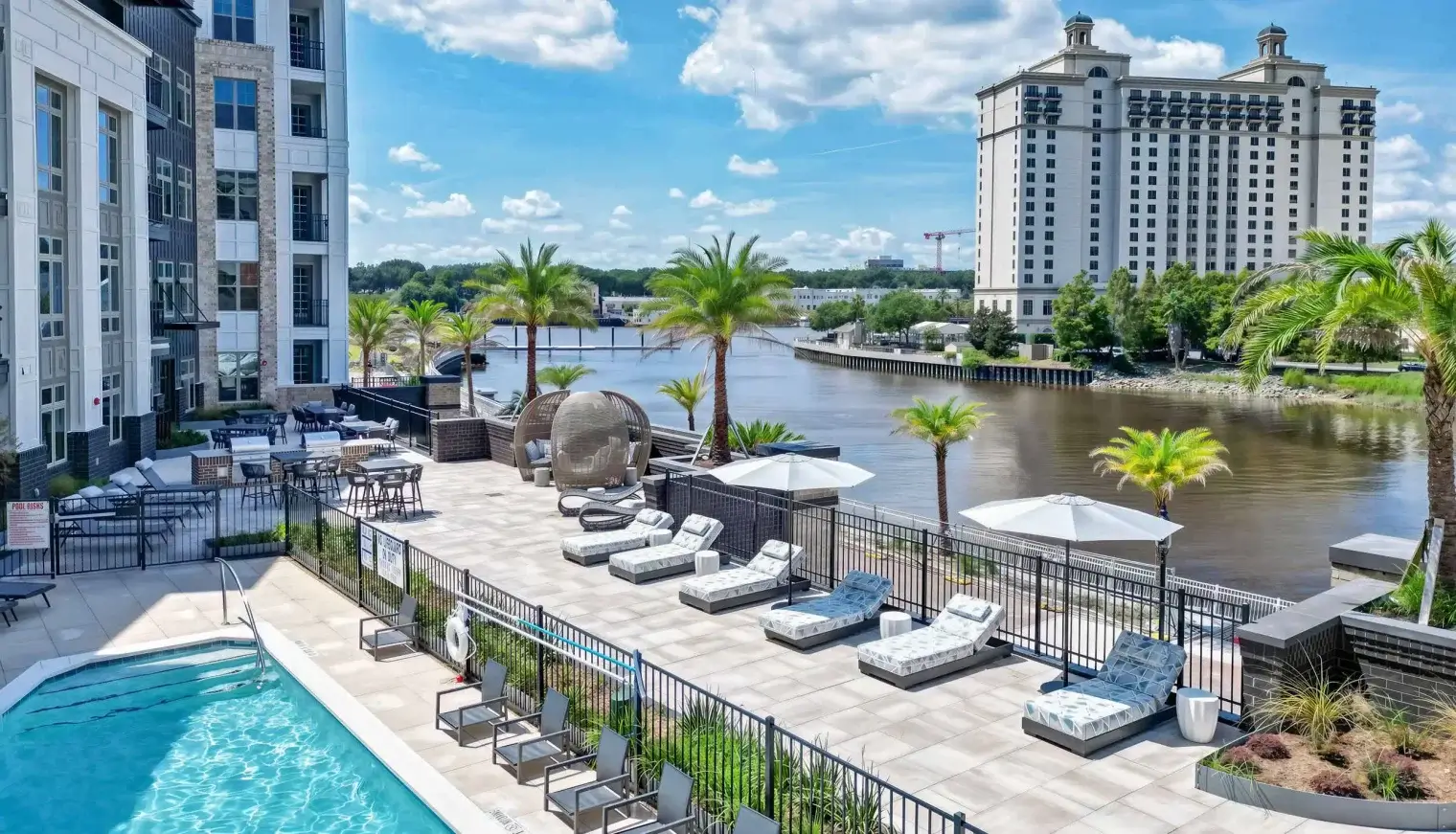 emmajames-savannah-pool-lounge